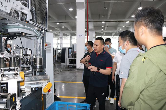 Xov Xwm Tuam Txhab|Tus kav nroog ntawm Aojiang Lub Zos tau coj ib pawg neeg t...